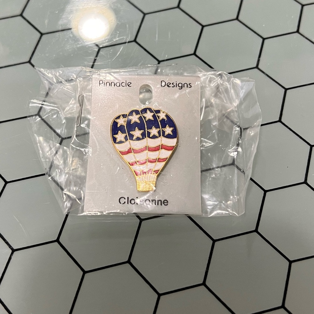 AMERICAN FLAG HOT AIR BALLOON PIN
